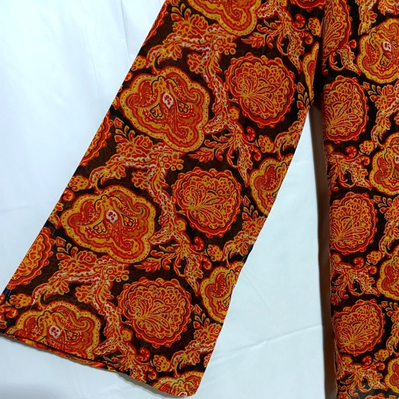 Lane Bryant EUC Women's Bell Sleeve Blouse Size 14/16, Burnt Orange Pattern - Picture 4 of 8